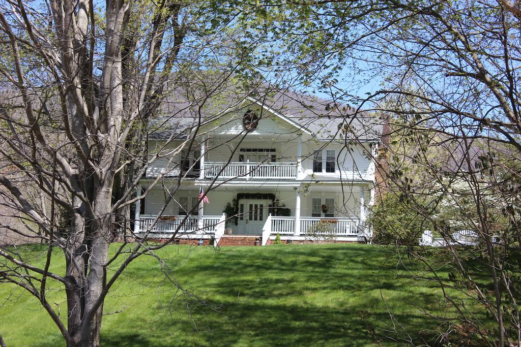 Buffalo Tavern Bed And Breakfast Уэст-Джефферсон Экстерьер фото