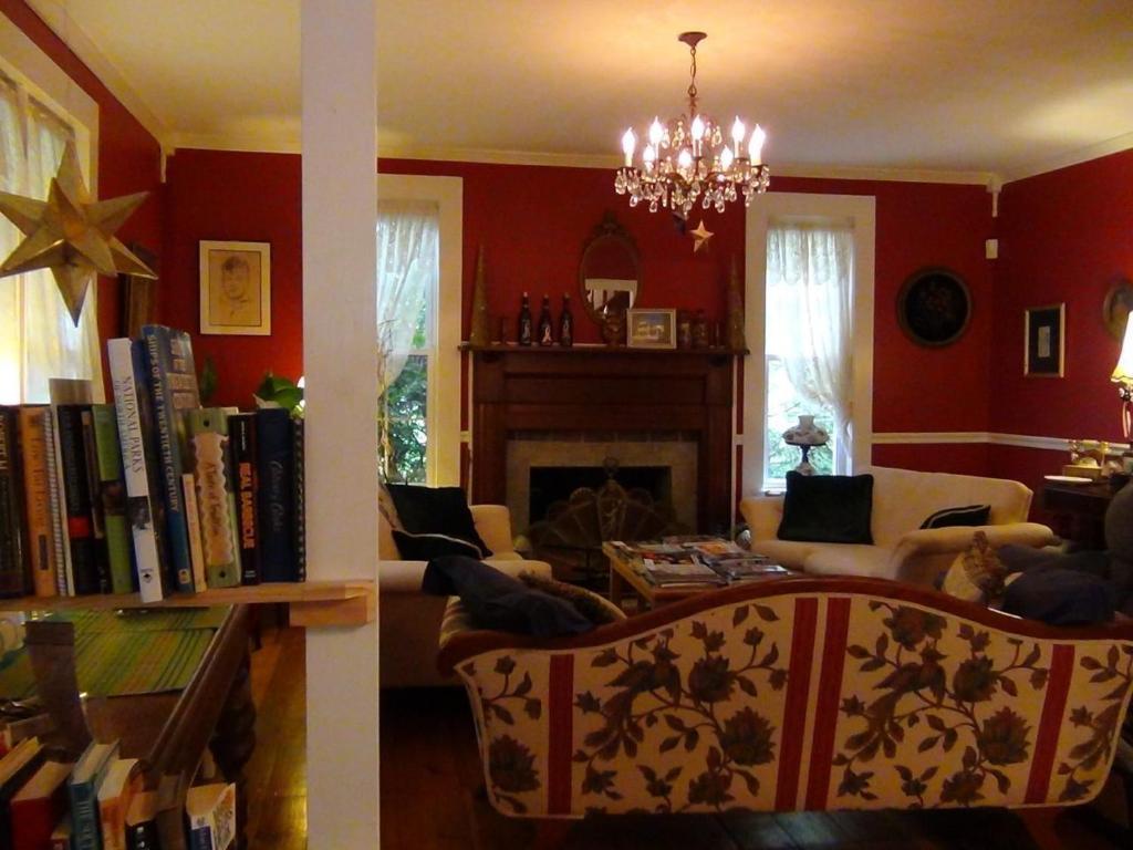 Buffalo Tavern Bed And Breakfast Уэст-Джефферсон Экстерьер фото