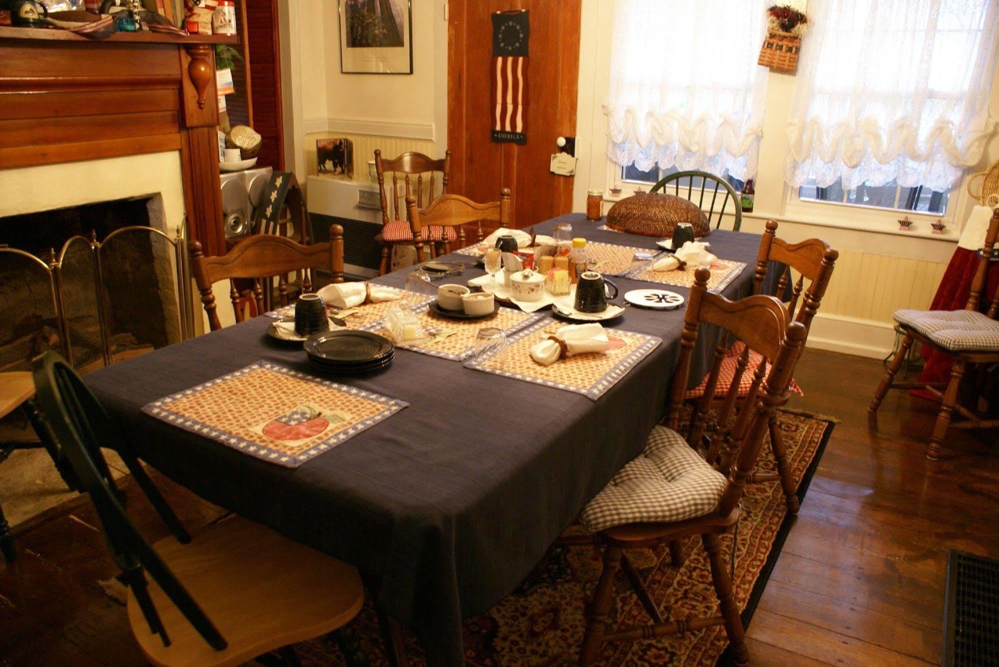 Buffalo Tavern Bed And Breakfast Уэст-Джефферсон Экстерьер фото